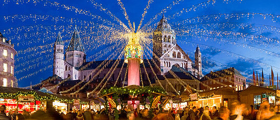 Weihnachtsmarkt im Schnee